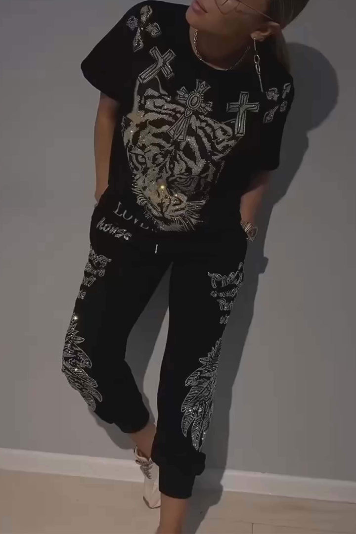 Iveta – Výrazná souprava s módním potiskem